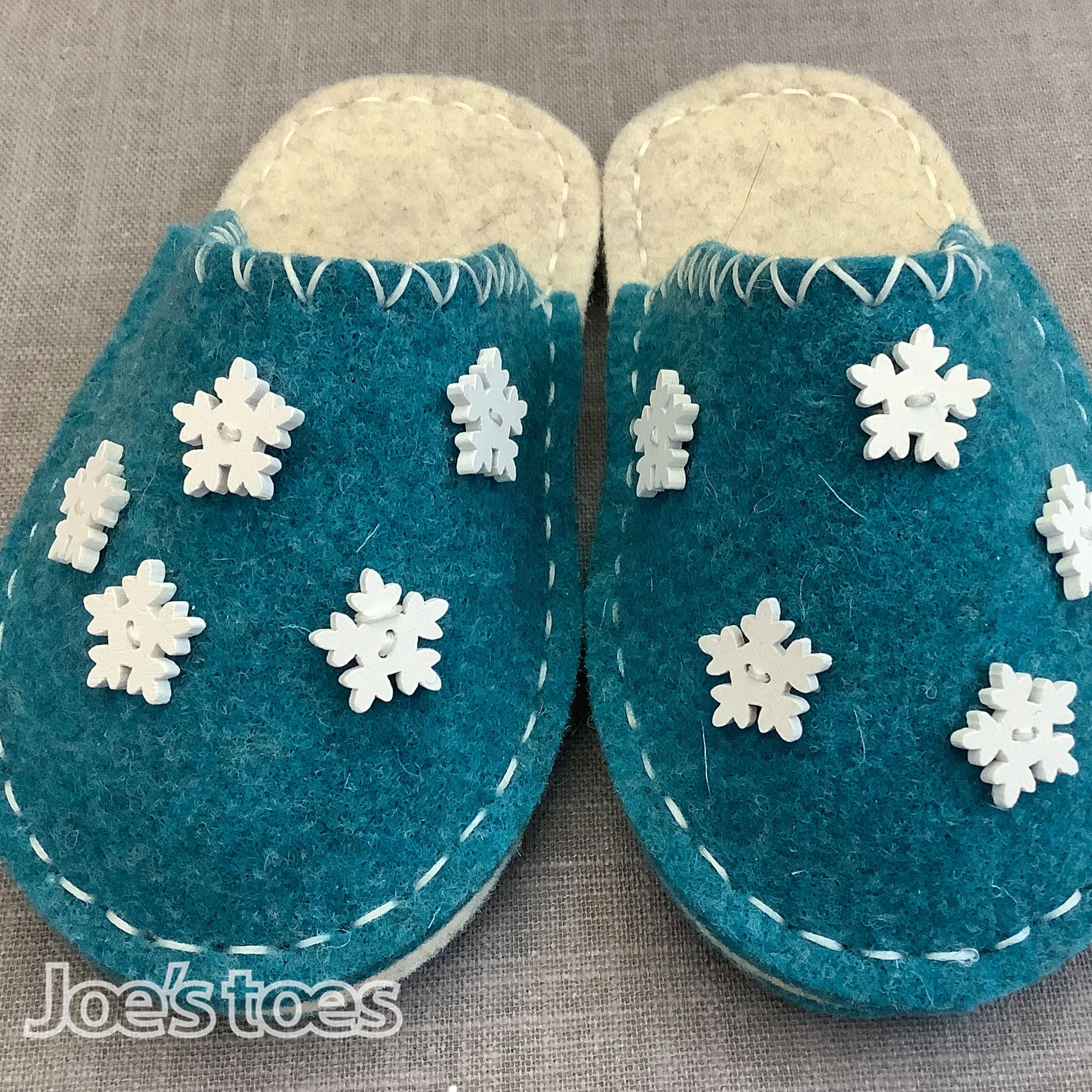 Joe's Toes Snowflake Slipper Kit in Children's sizes