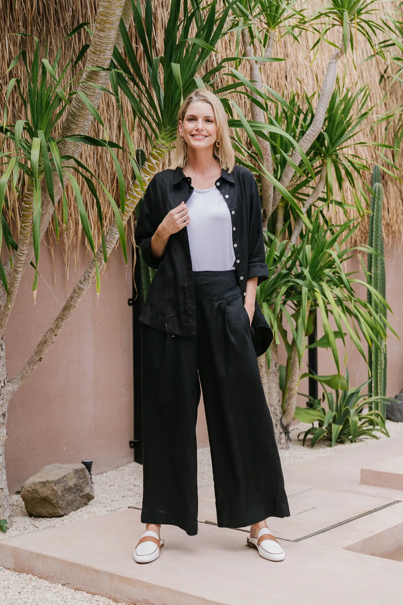 Liliana Wide Leg Linen Pant in Black